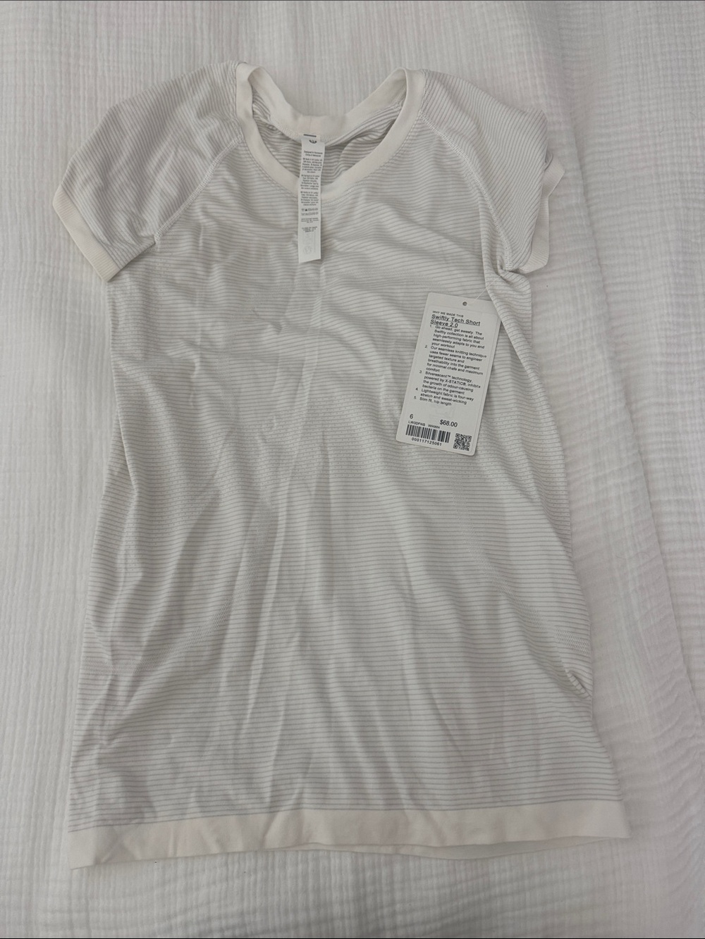 LULULEMON SWIFTLY TECH SHORT SLEEVE 2.0 
White size 6 brand new